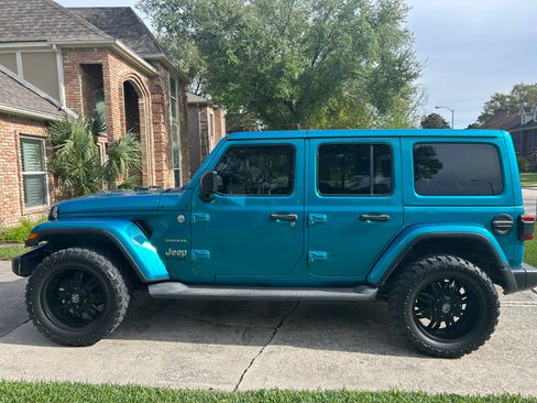 Used 2019 Jeep Wrangler Unlimited Sahara image 1