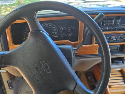 Used 1995 Chevrolet Tahoe 4WD 2-Door image 9