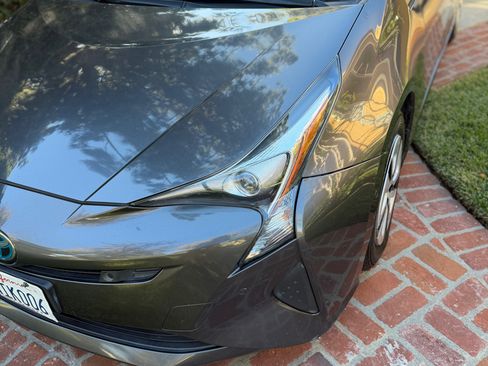 Used 2016 Toyota Prius Four Touring image 9