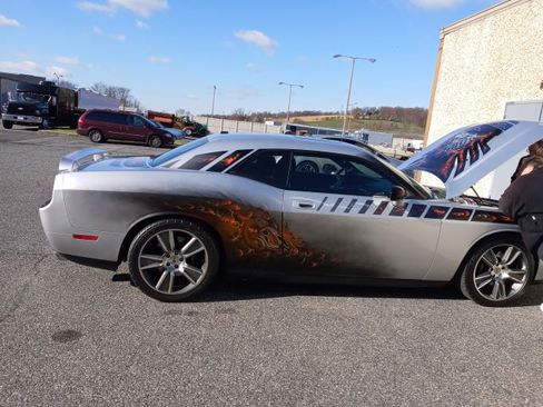 Used 2010 Dodge Challenger R/T image 6
