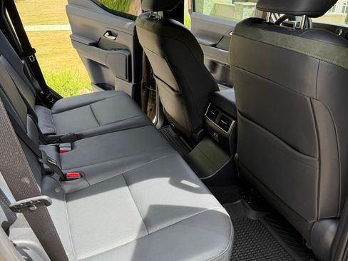 Used 2025 Lexus GX 550 image 4