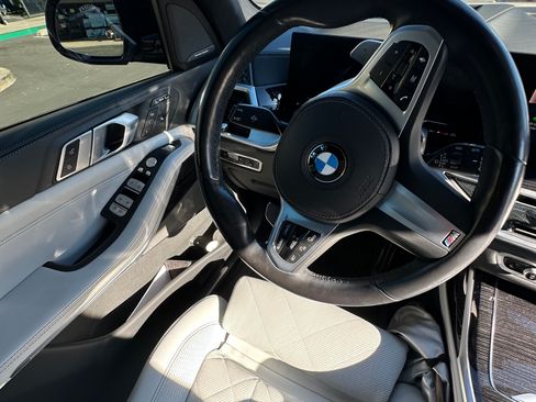 Used 2023 BMW X7 xDrive40i w/ M Sport Package image 2