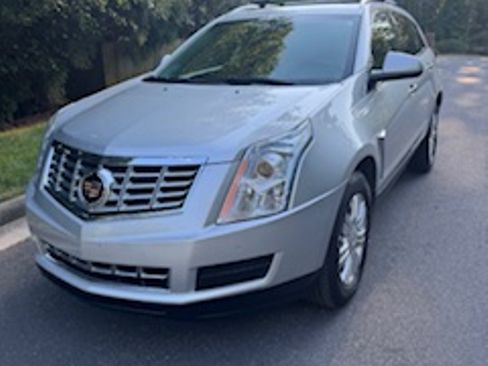 Used 2015 Cadillac SRX Luxury FWD image 2