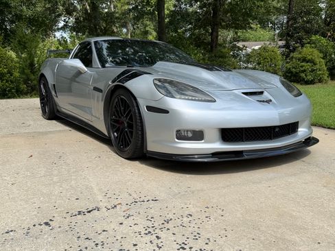 Used 2009 Chevrolet Corvette Coupe w/ Z51 Performance Package RWD image 13