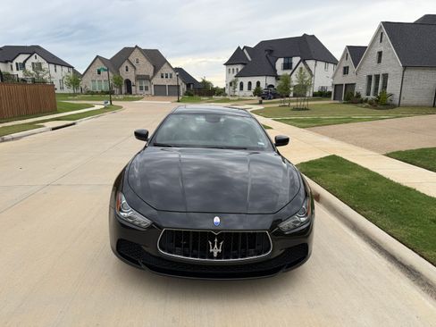 Used 2017 Maserati Ghibli w/ Luxury Package RWD image 2