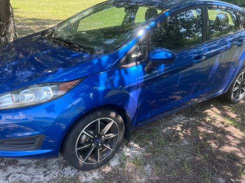 Used 2019 Ford Fiesta SE image 4