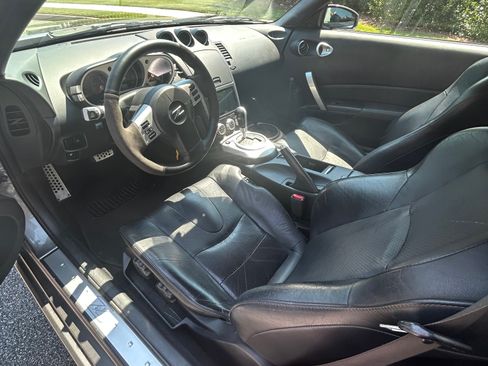 Used 2007 Nissan 350Z Touring w/ Cargo Convenience Pkg image 10