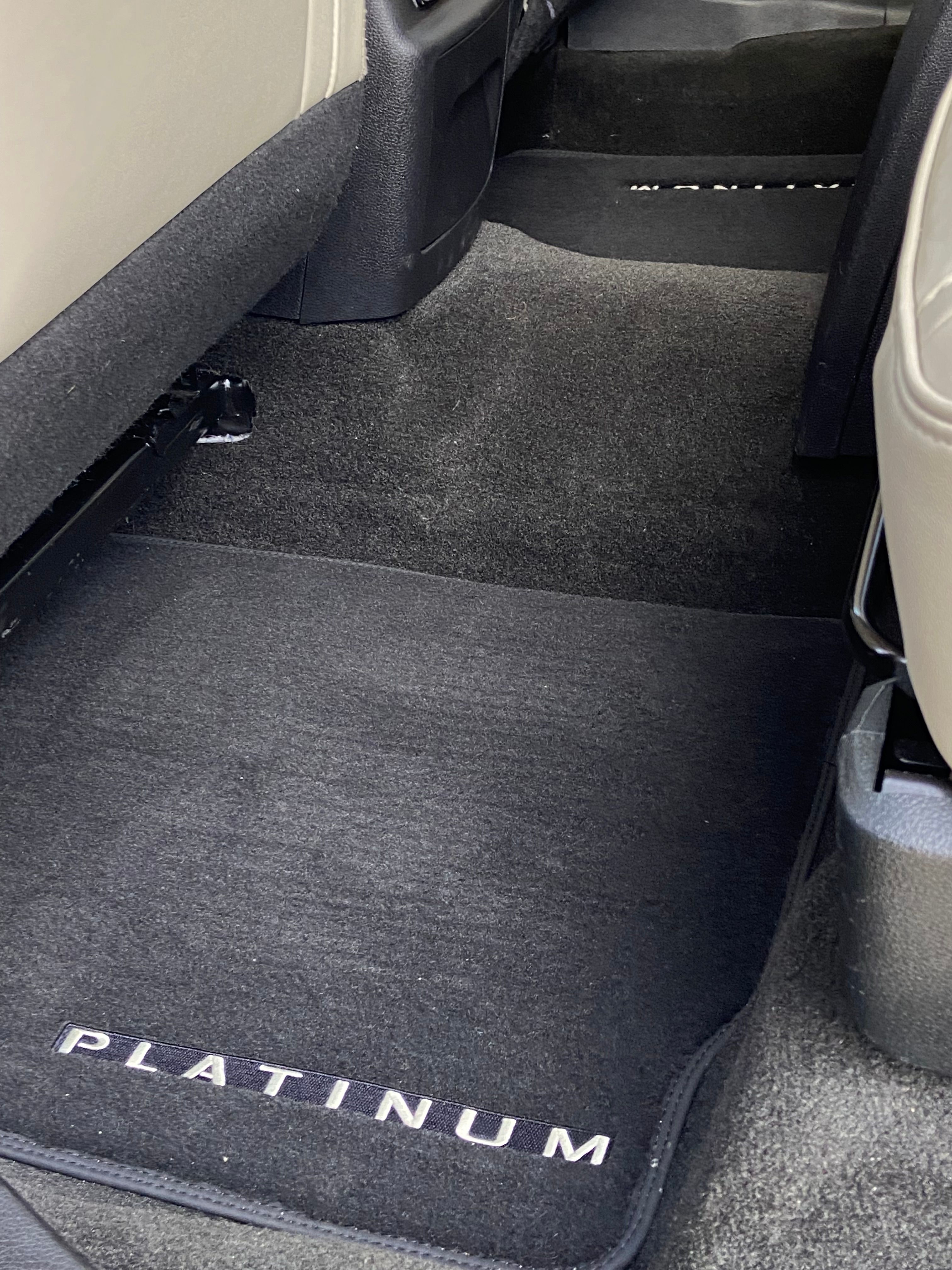 Used 2018 Ford Explorer Platinum AWD/4WD image 11