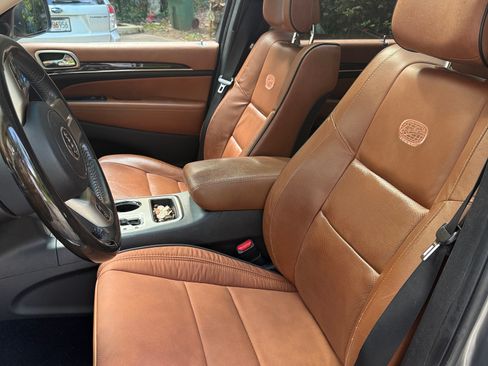 Used 2012 Jeep Grand Cherokee Overland Summit RWD image 8