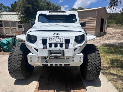 Used 2017 Jeep Wrangler Unlimited Sahara w/ Max Tow Package AWD/4WD image 9