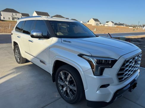 Used 2023 Toyota Sequoia Capstone image 9