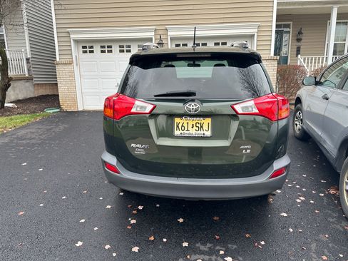 Used 2013 Toyota RAV4 LE image 2