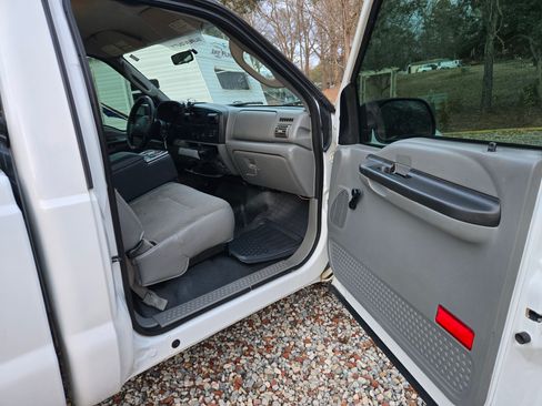 Used 2006 Ford F250 XL image 8