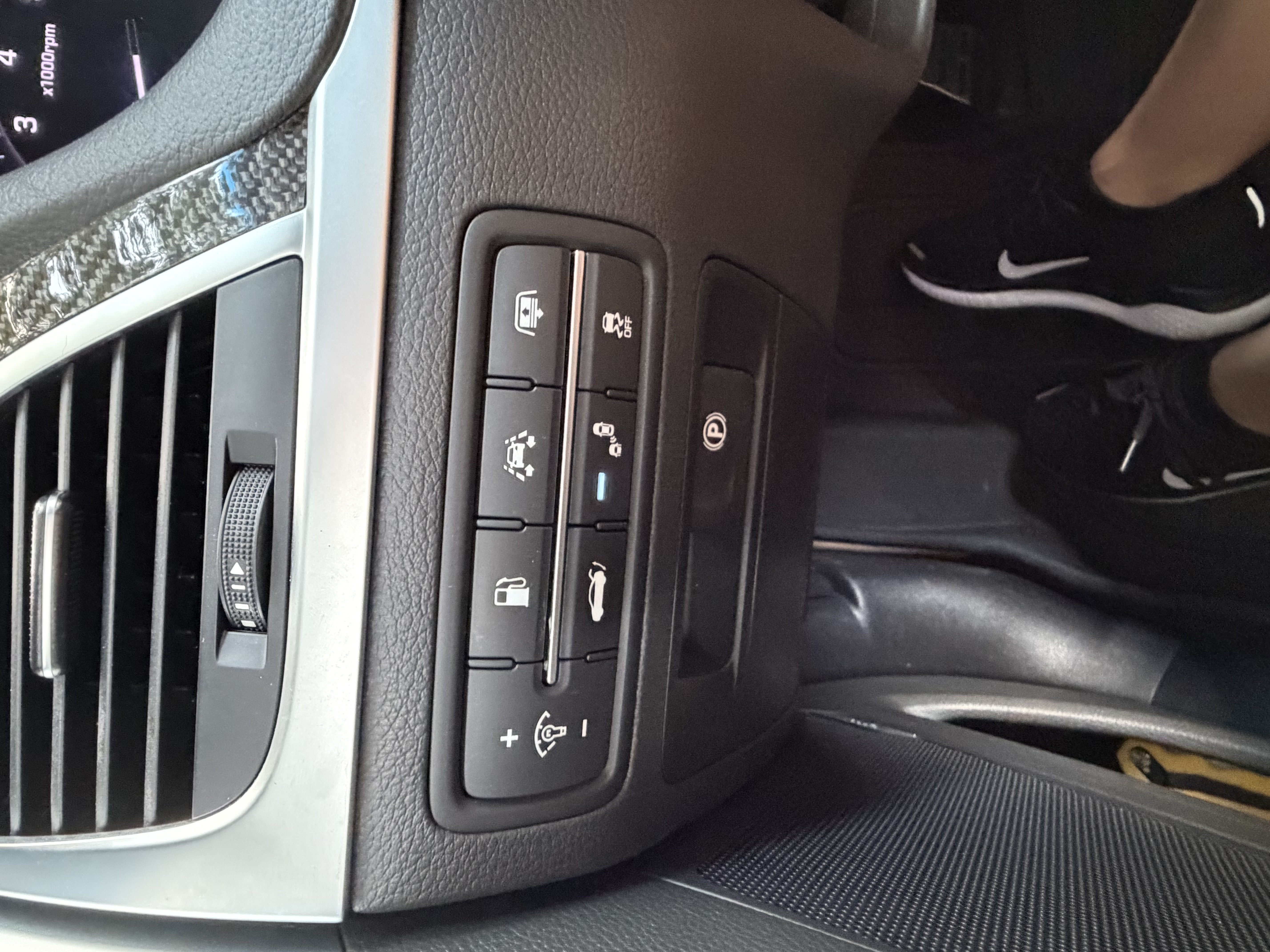 Used 2018 Genesis G80 3.3T Sport AWD/4WD image 14