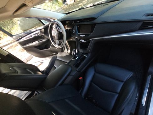 Used 2018 Cadillac XT5 Luxury w/ Driver Awareness Package image 26