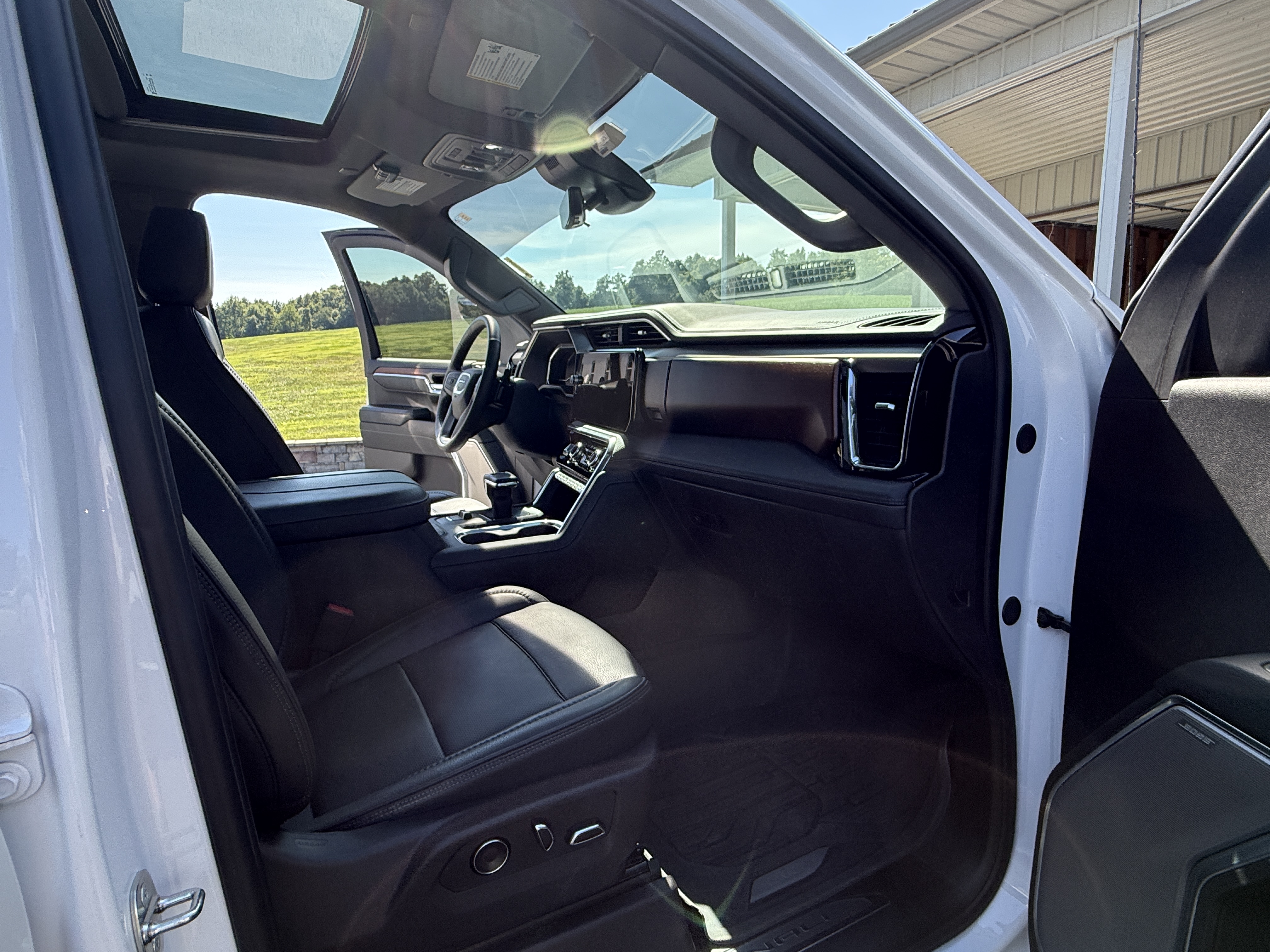 Used 2024 GMC Sierra 1500 Denali w/ Denali Reserve Package AWD/4WD image 10