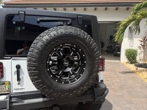 Used 2012 Jeep Wrangler Sahara AWD/4WD image 5