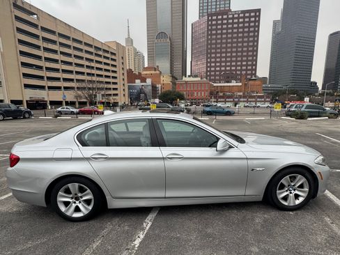 Used 2011 BMW 528i 528i Sedan 4D image 2