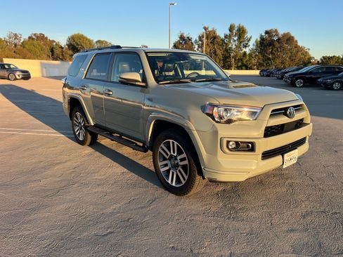 Used 2022 Toyota 4Runner TRD Sport w/ Technology Package image 2