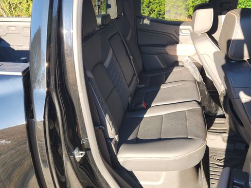 Used 2023 GMC Canyon Denali image 6