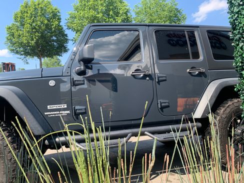 Used 2018 Jeep Wrangler Unlimited Sport S image 2