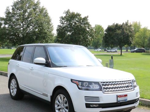 Used 2017 Land Rover Range Rover HSE image 4