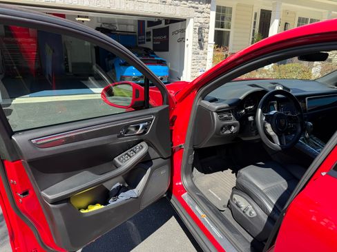 Used 2021 Porsche Macan image 10