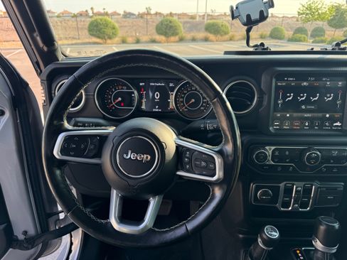 Used 2020 Jeep Gladiator Overland image 13