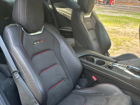 Used 2019 Chevrolet Camaro ZL1 RWD image 10
