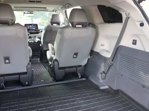 Used 2024 Toyota Sienna Limited AWD/4WD image 10