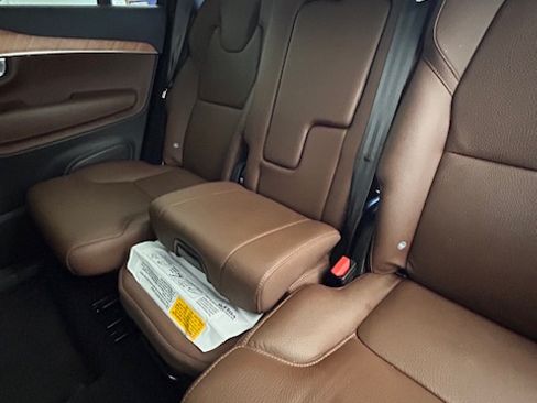 Used 2023 Volvo XC90 B6 Plus w/ Protection Package Premier AWD/4WD image 8