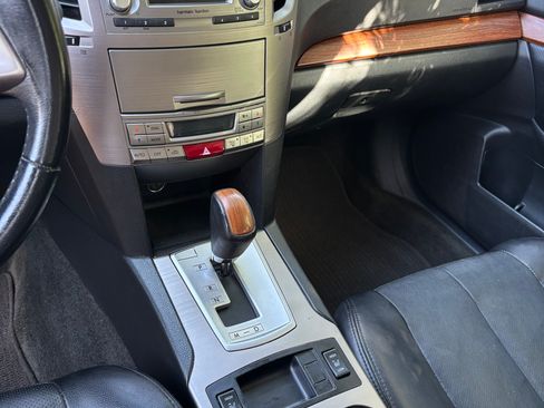 Used 2013 Subaru Outback 2.5i Limited w/ Moonroof Pkg AWD/4WD image 10