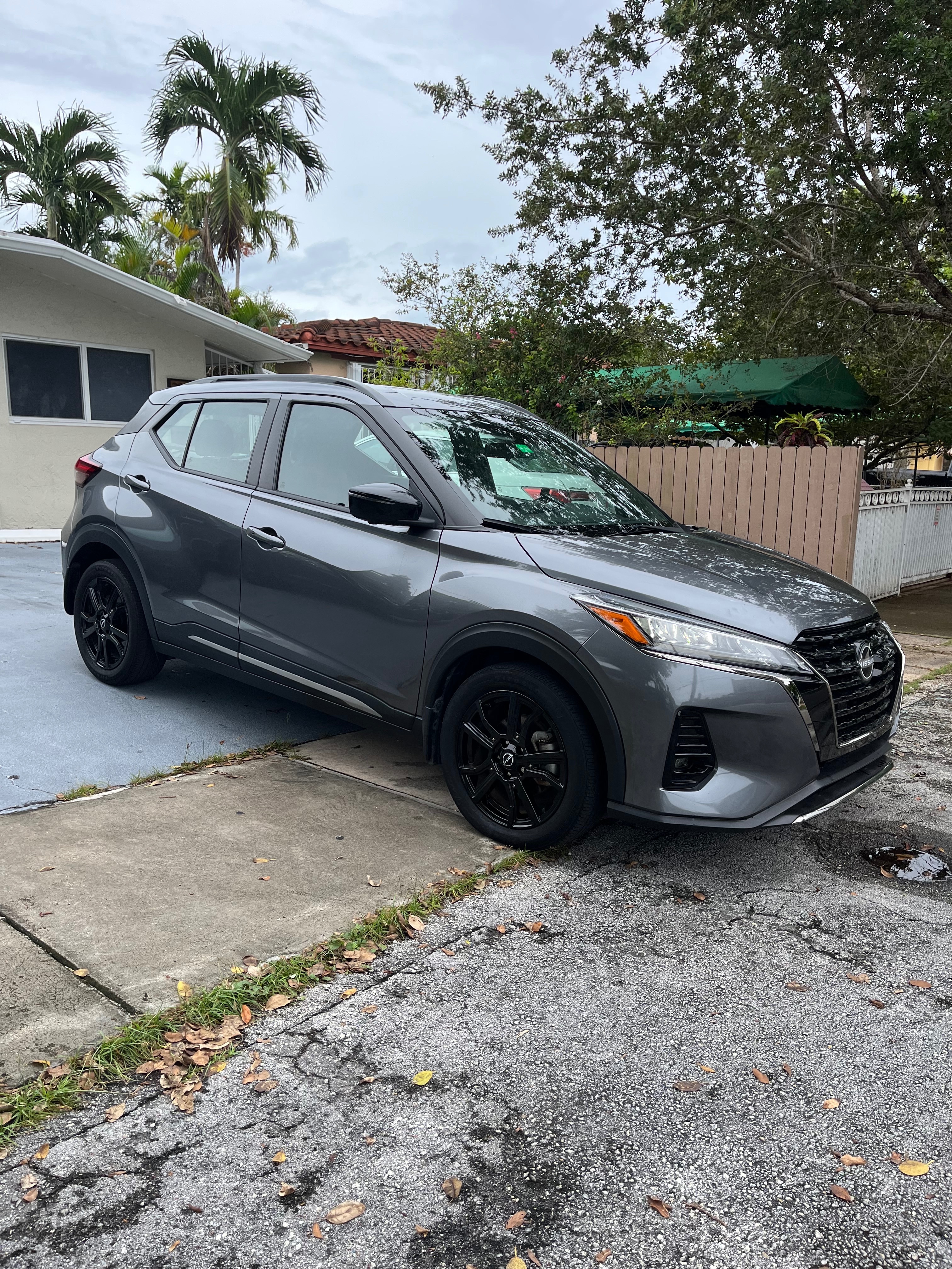Used 2023 Nissan Kicks SR FWD image 1