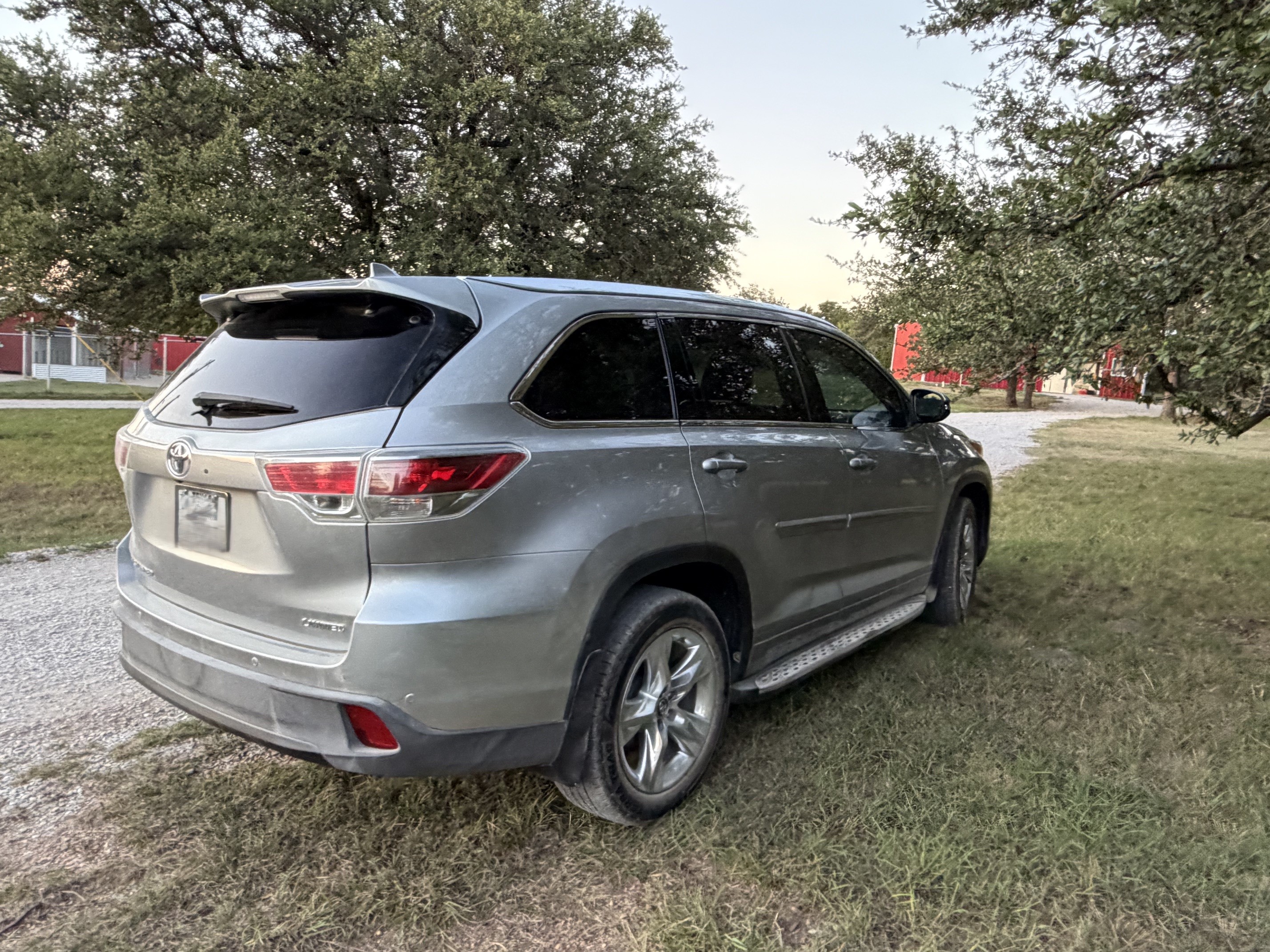 Used 2016 Toyota Highlander Limited FWD image 2