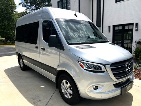 Used 2024 Mercedes-Benz Sprinter 2500 image 2