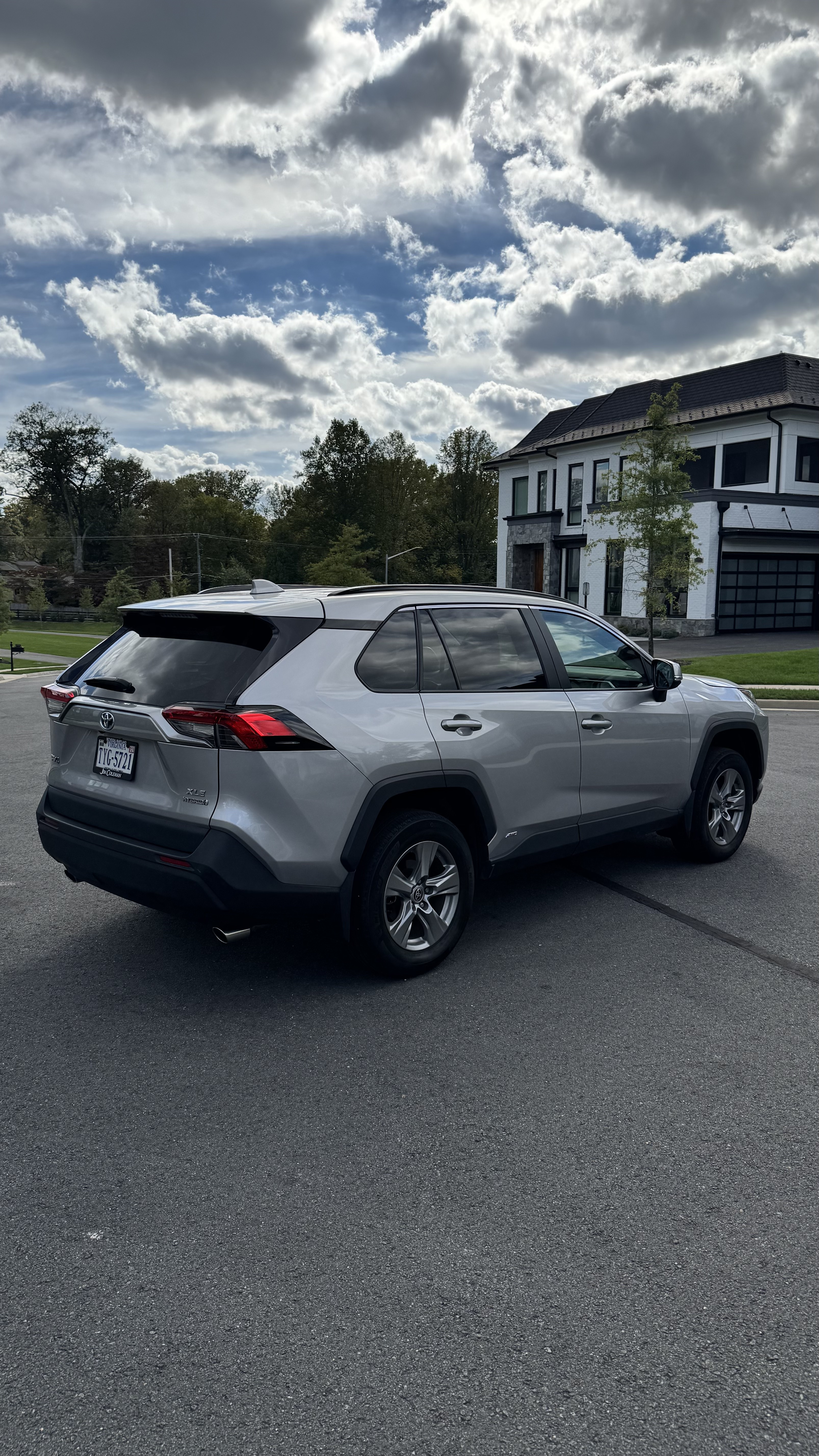 Used 2022 Toyota RAV4 XLE AWD/4WD image 8
