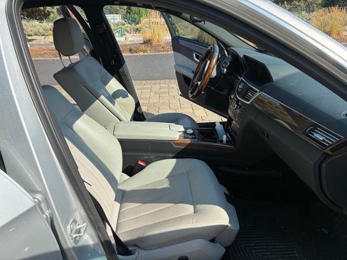 Used 2013 Mercedes-Benz E 550 4MATIC Sedan image 10