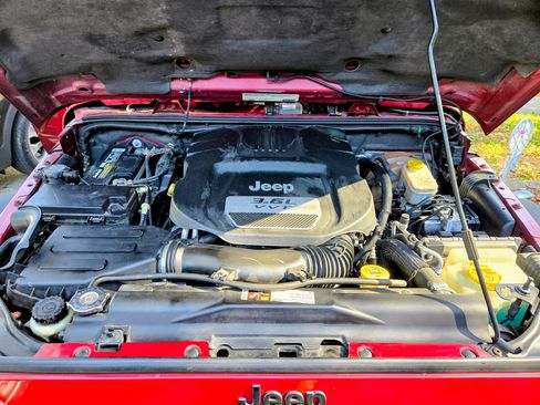 Used 2012 Jeep Wrangler Unlimited Sahara image 18