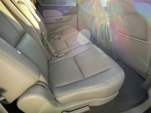 Used 2014 GMC Yukon XL SLT w/ Suspension Package, Off-Road image 13