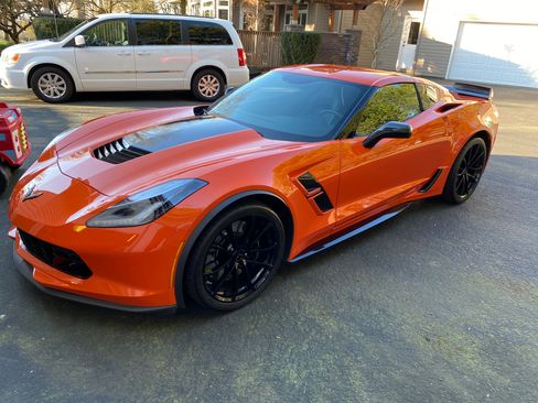 Used 2019 Chevrolet Corvette Grand Sport w/ Carbon Flash Badge Package RWD image 11