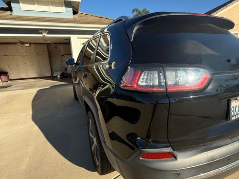 Used 2019 Jeep Cherokee Limited image 12