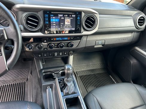 Used 2018 Toyota Tacoma Limited image 9