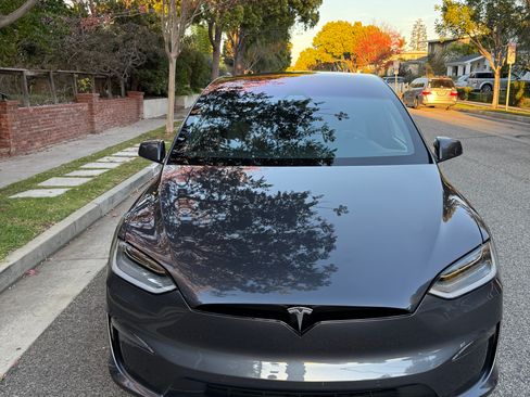 Used 2022 Tesla Model X Plaid image 12
