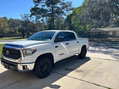 Used 2020 Toyota Tundra SR5 w/ SR5 Upgrade Package image 4