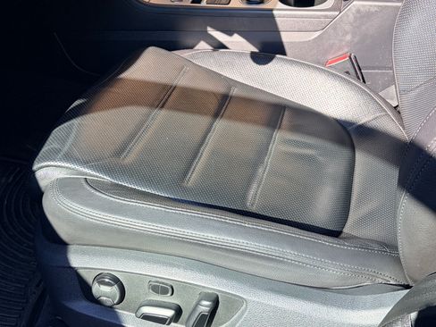 Used 2017 Volkswagen Touareg Wolfsburg Edition image 22