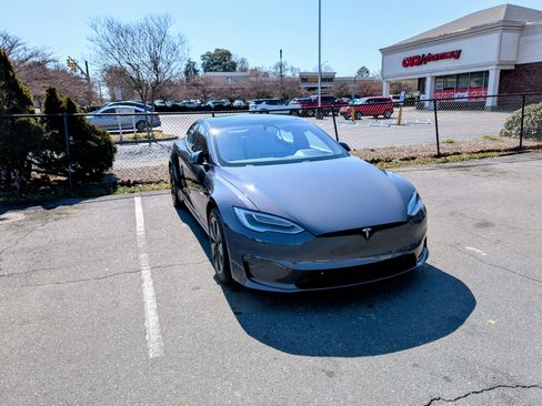 Used 2022 Tesla Model S Plaid image 11