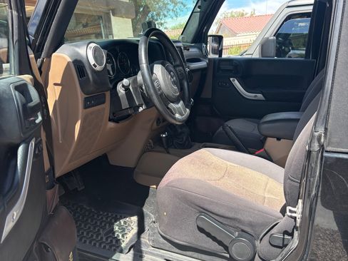 Used 2014 Jeep Wrangler Rubicon w/ Connectivity Group AWD/4WD image 9