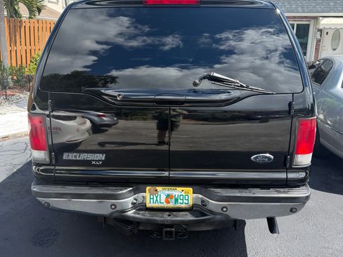Used 2001 Ford Excursion XLT image 4