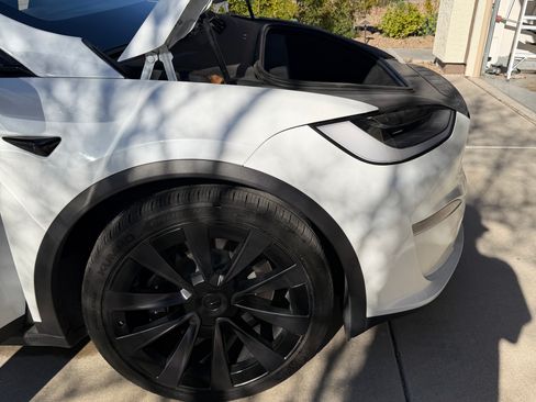 Used 2023 Tesla Model X image 8