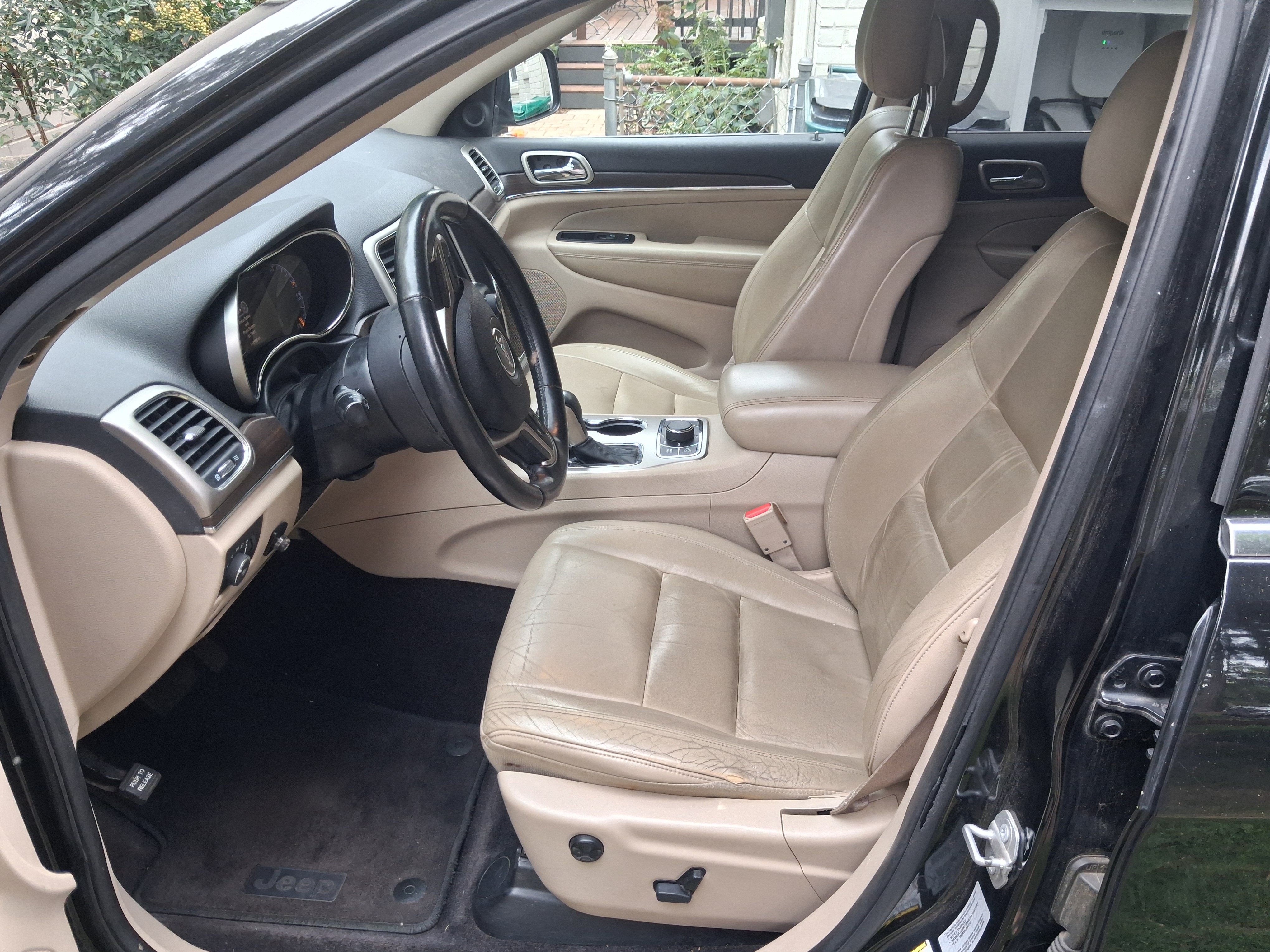 Used 2016 Jeep Grand Cherokee Limited AWD/4WD image 2
